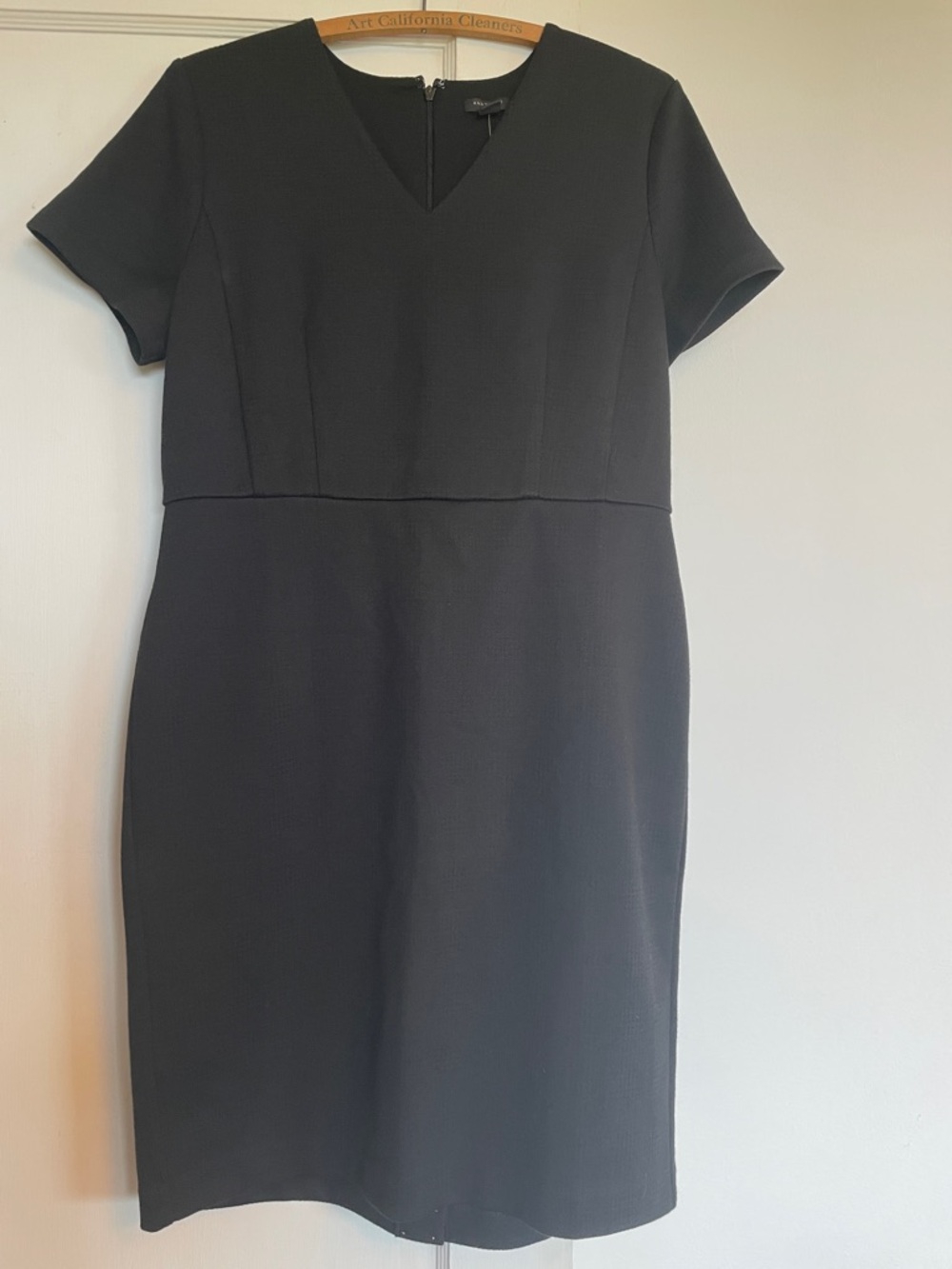 Ann Taylor Black V-Neck Short-Sleeve Sheath Dress